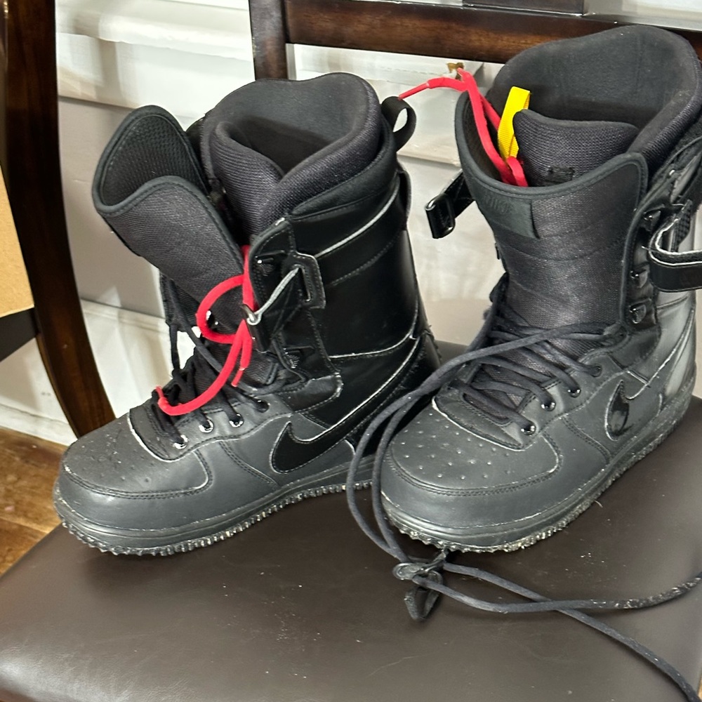Nike Air Force 1 zoom snowboarding boots in great condition